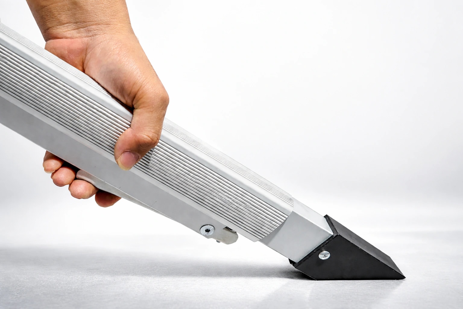 CM 439: Adjustable legs for uneven ground